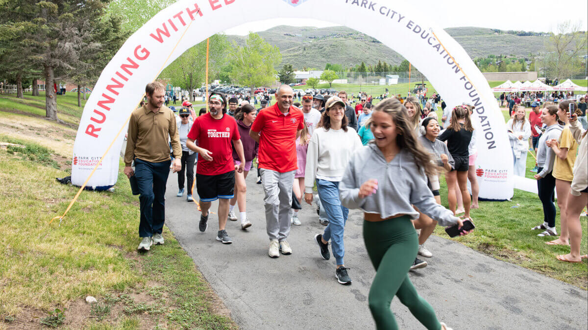 Park City High School honors the five students who died in 2008, and other students and teachers who passed away, with a 5K Memorial Run