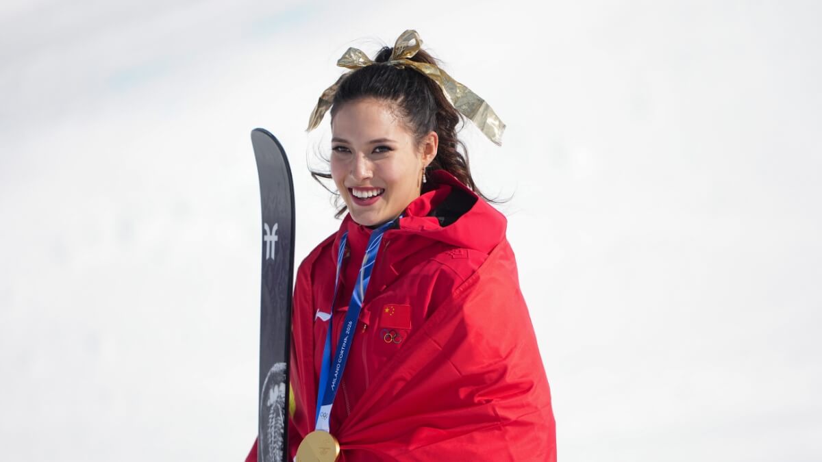 Gold medalist Eileen Gu, of China celebrates winning the women's freestyle skiing halfpipe final at the 2026 Winter Olympics, in Livigno, Italy, Feb. 22, 2026.