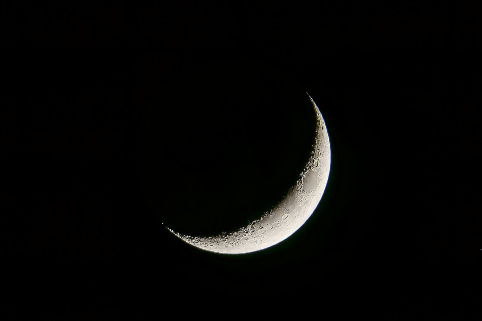 Crescent moon joins Venus, Jupiter and Mercury in June evening sky ...