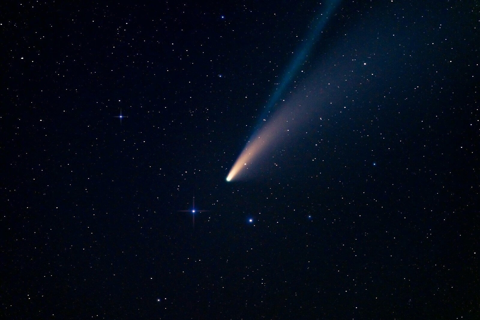 August night sky brings near-perfect Perseids, bright Venus and deep lunar eclipse