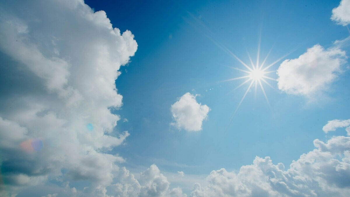 Hot, mostly sunny conditions are expected across Summit County this weekend, with a chance of isolated afternoon thunderstorms.