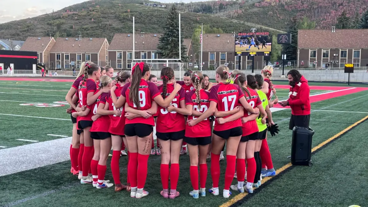 Photo taken of the team before making it to the Semifinals at State.